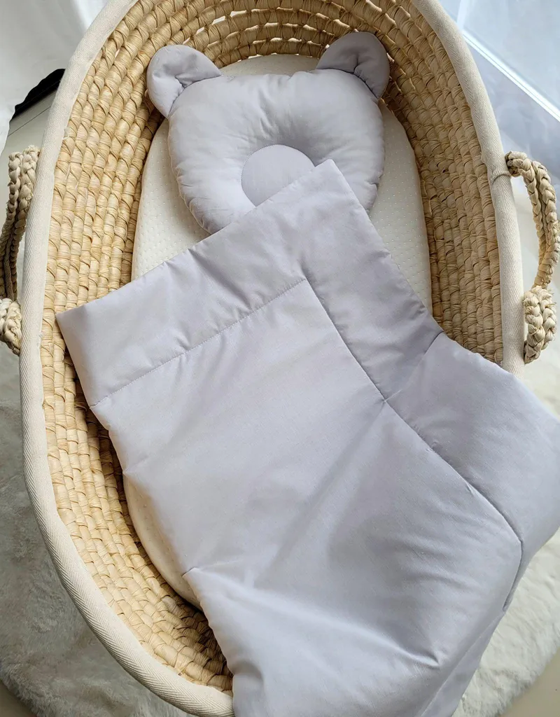 Set de lit bébé 2 pièces gris idéal pour berceau avec coussin ours doux - 2