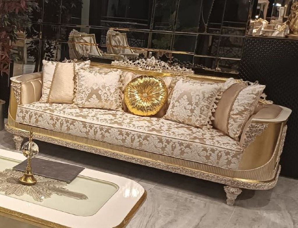 Casa Padrino Luxus Barock Wohnzimmer Sofa mit Muster Gold / Weiß - Handgefertigtes Barockstil Sofa - Luxus Wohnzimmer Möbel im Barockstil - Baroc...