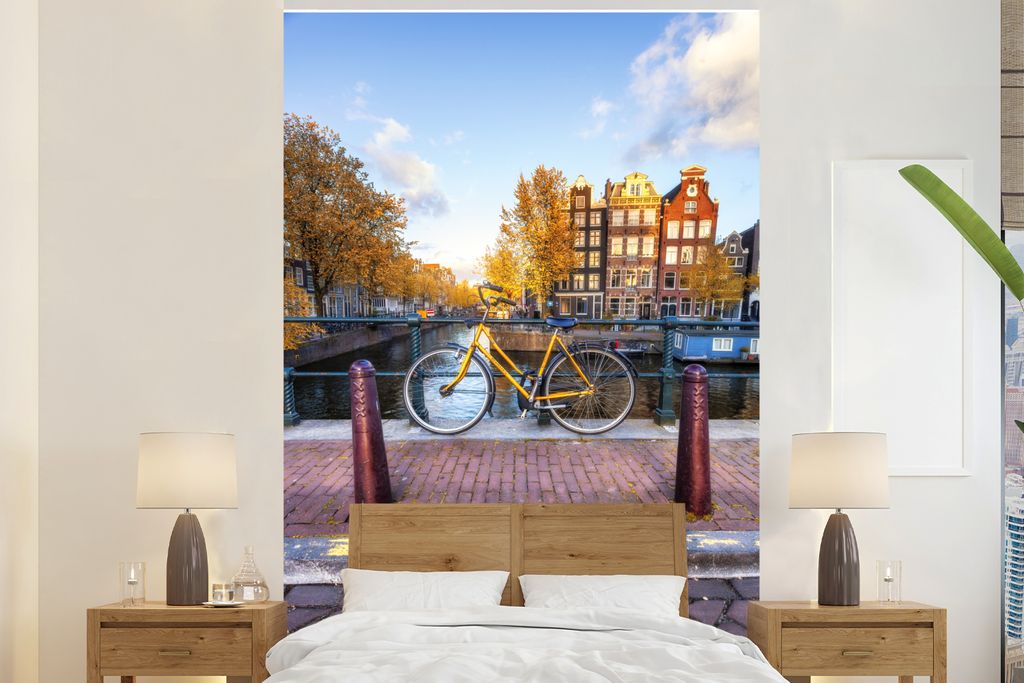 MuchoWow Fototapete für Wohnzimmer oder Schlafzimmer Wandtapete Vinyl Motivtapete Fahrrad vor der Gracht mit Blick auf die Amsterdamer Architekt...