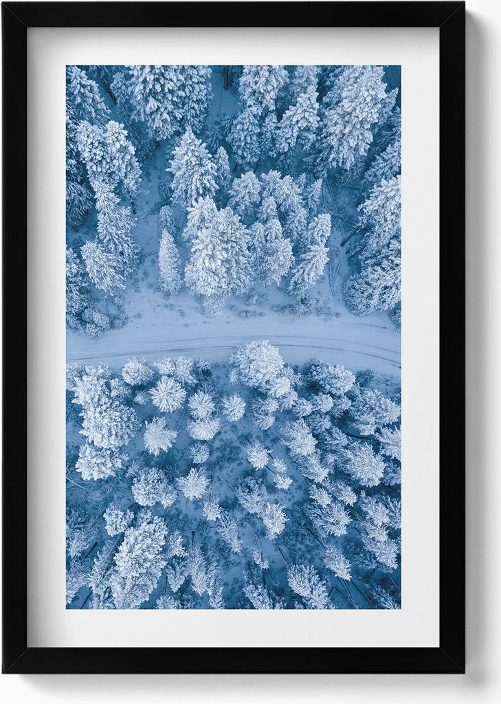 Wald aus der Vogelperspektive. Drohne– Wandbild mit Rahmen – Gerahmtes Bild – Wanddekoration – 40x60 cm – Schwarz