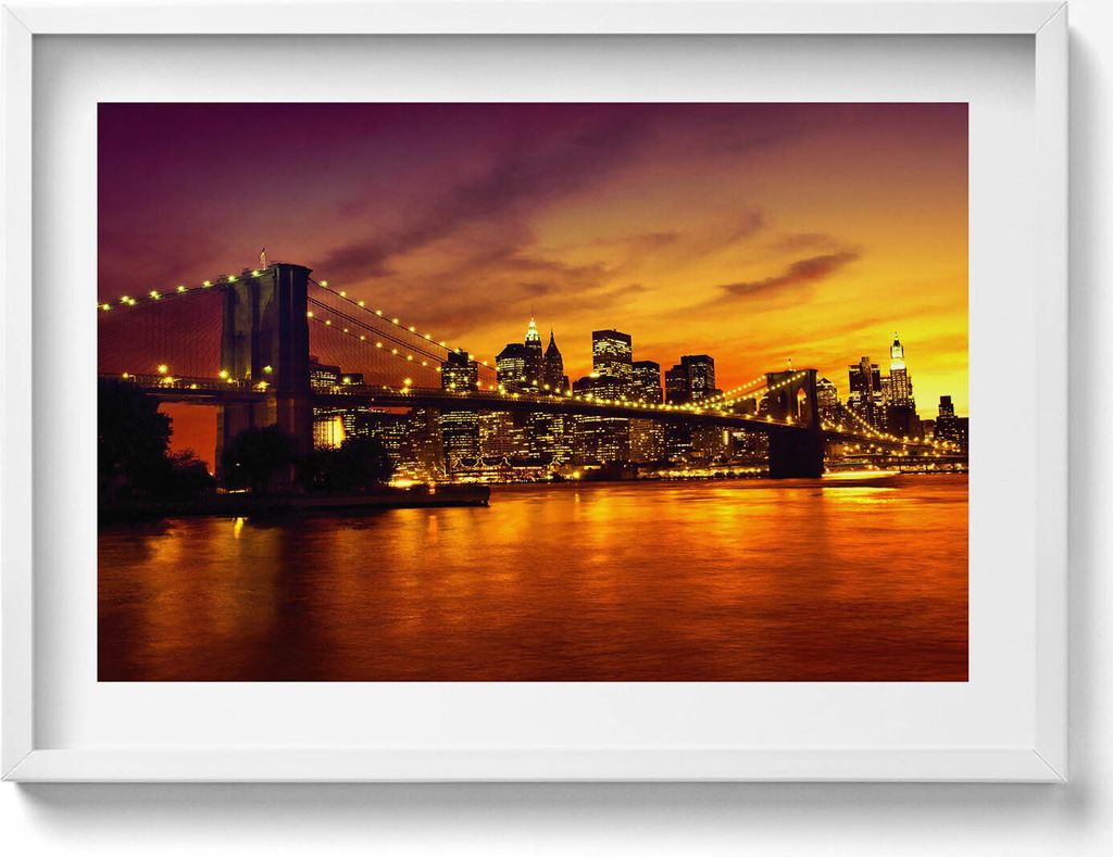 Abendlicher Blick auf die Brooklyn Bridge– Wandbild mit Rahmen – Gerahmtes Bild – Wanddekoration – 70x50 cm – Weiß Rahmen