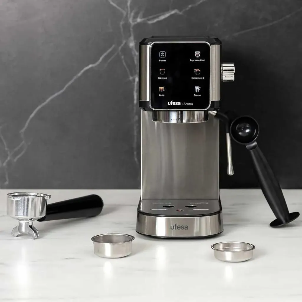 Machine expresso compacte Ufesa Arona pour des cappuccinos maison