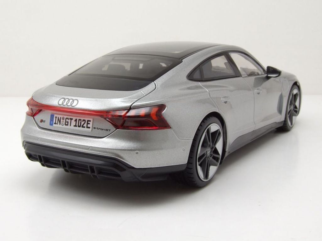 Audi RS e-tron GT strieborná 1:18 BBURAGO Obrázok produktu 9