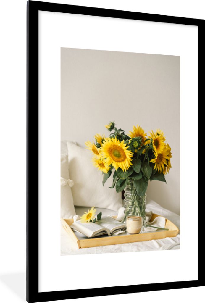 MuchoWow Gerahmtes Poster Stillleben - Tablett - Sonnenblumen 60x90 cm - Poster mit Schwarzem Bilderrahmen Wandposter Rahmen Foto Bilder - Dekora...