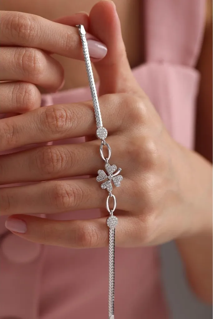 Gourmette femme en argent avec trèfle porte-bonheur et gemmes colorées