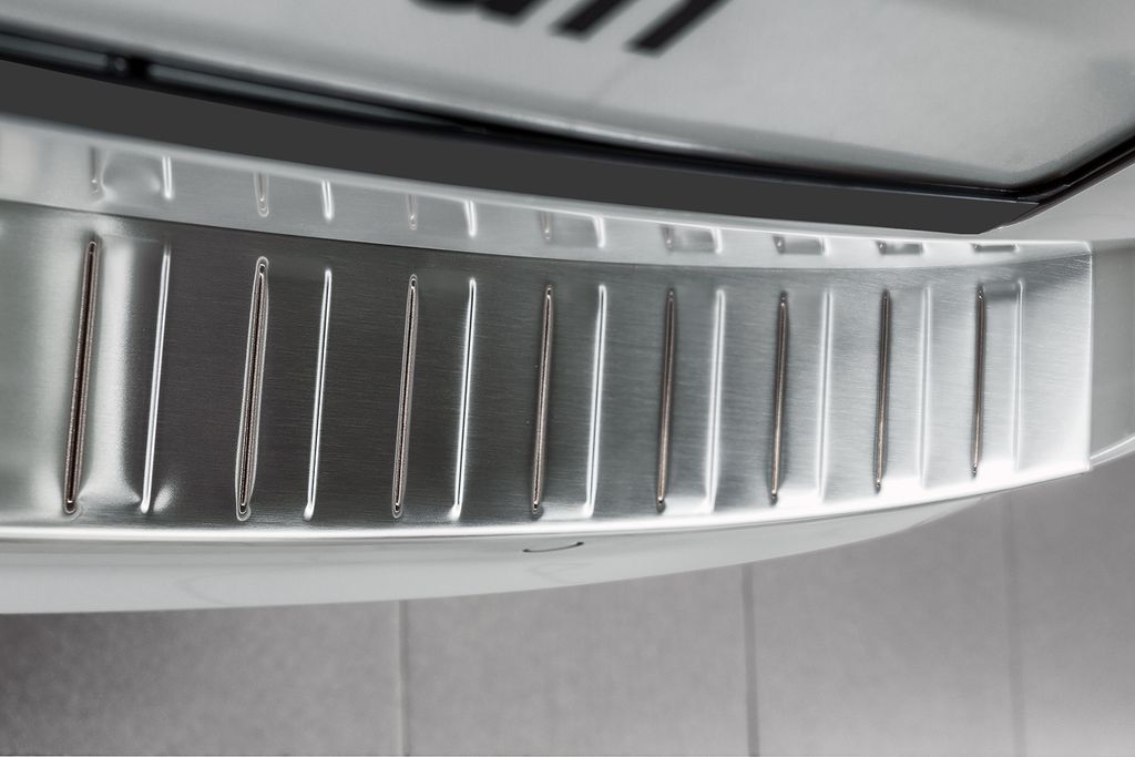 Edelstahl Ladekantenschutz für VW Touran 2 5T Abkantung Produktbild 