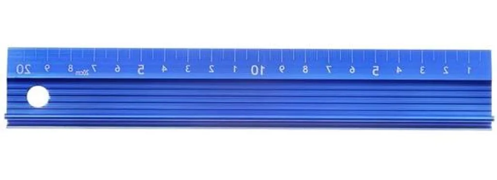 Règle métallique 20 cm antidérapante pour des tracés sans glisse en bleu