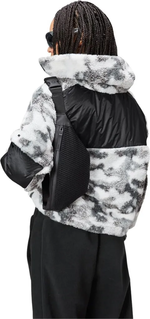 Protégez vos objets de la pluie avec le sac banane Rains 1413001 noir