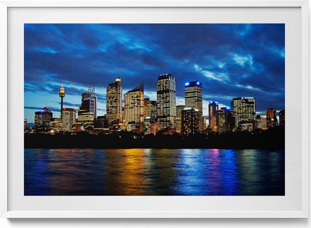 Abendspaziergang in Sydney– Wandbild mit Rahmen – Gerahmtes Bild – Wanddekoration – 100x70 cm – Weiß Rahmen