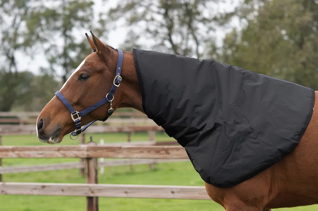 Colllo per Coperta Cavallo Nero 125-135 - Comfort e Calore Invernale