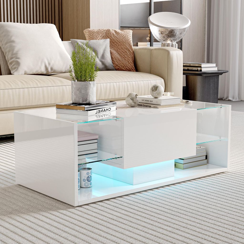 Weißer Couchtisch mit LED-Beleuchtung, Stauraum und offenen Regalen, 100 x 50 x 35 cm.