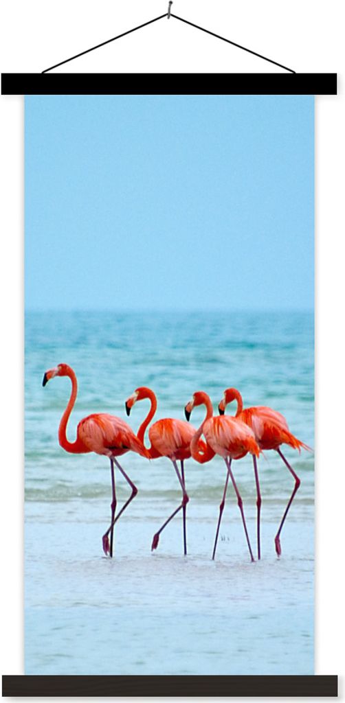 MuchoWow Textilposter Vier Flamingos stehen am Strand 40x80 cm mit schwarzem Rahmen - Wandemalerei