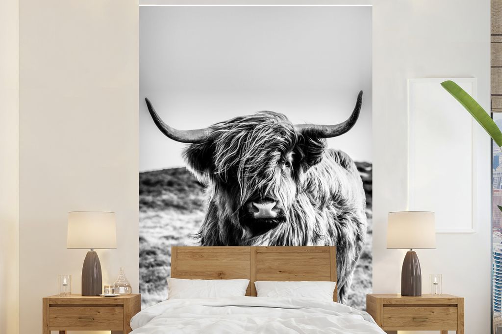 MuchoWow Fototapete für Wohnzimmer oder Schlafzimmer Wandtapete Vinyl Motivtapete Scottish Highlander - Schwarz - Weiß - 160x240 cm - Vinyltapete