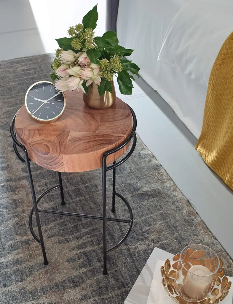 Table d'appoint stable en bois massif pour petits espaces et studio - 5
