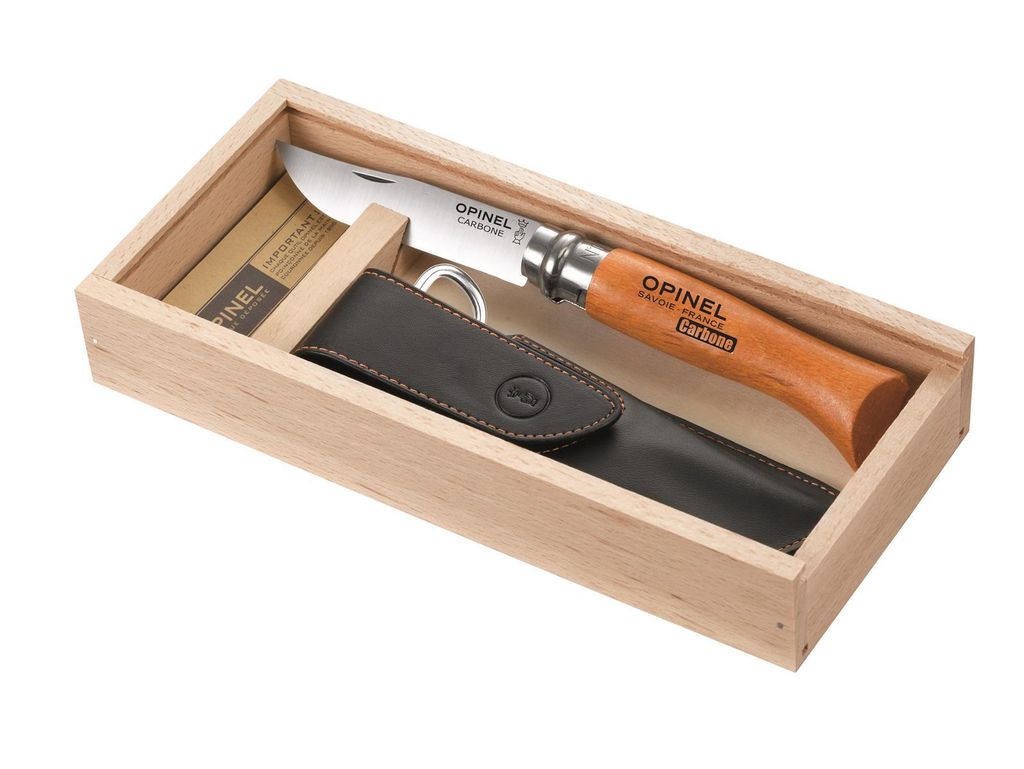 A knife and its leather sheath are presented in a wooden box.