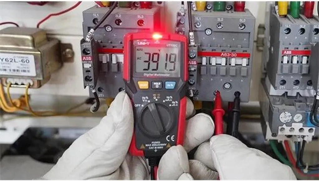 Multimètre UT125C Uni-T format mini avec écran LCD et protection 600V