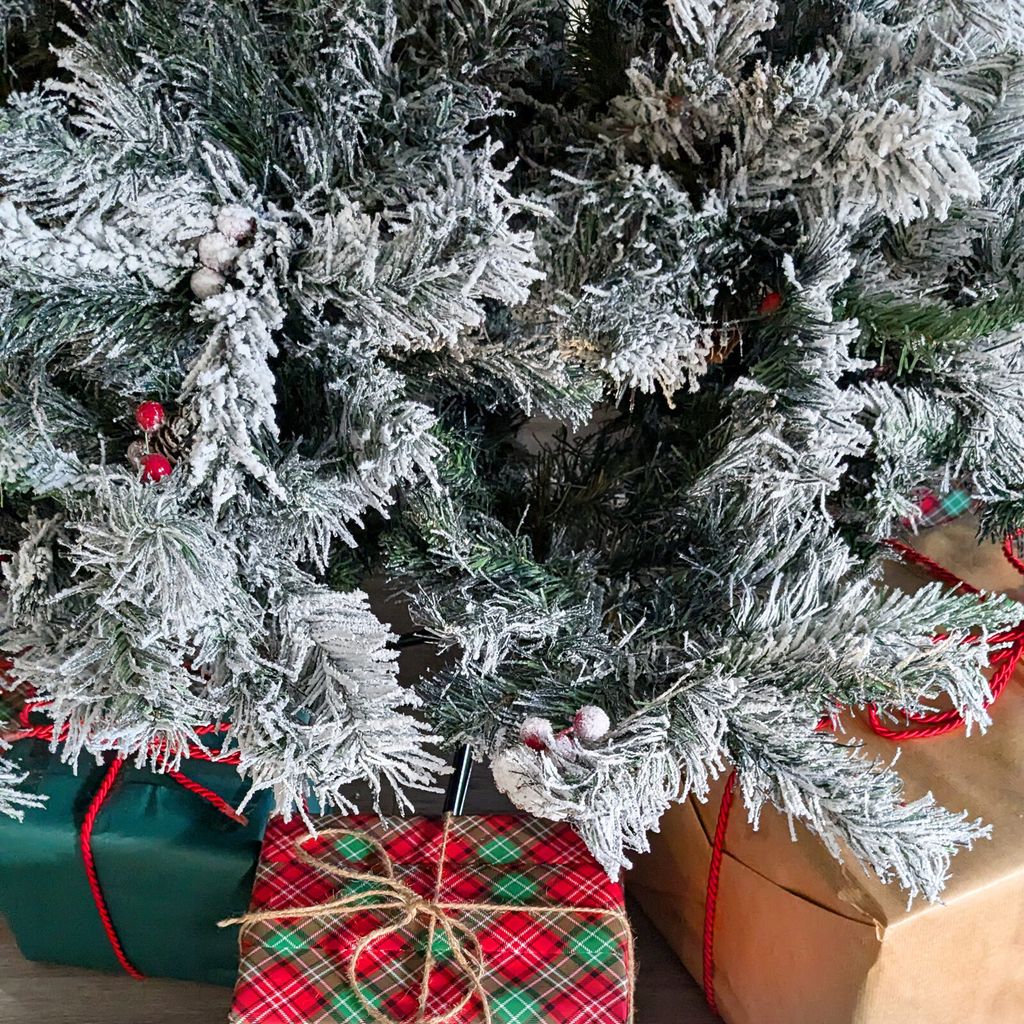 SVITA Weihnachtsbaum künstlich Schnee Tannenzapfen Beeren Produktbild 5