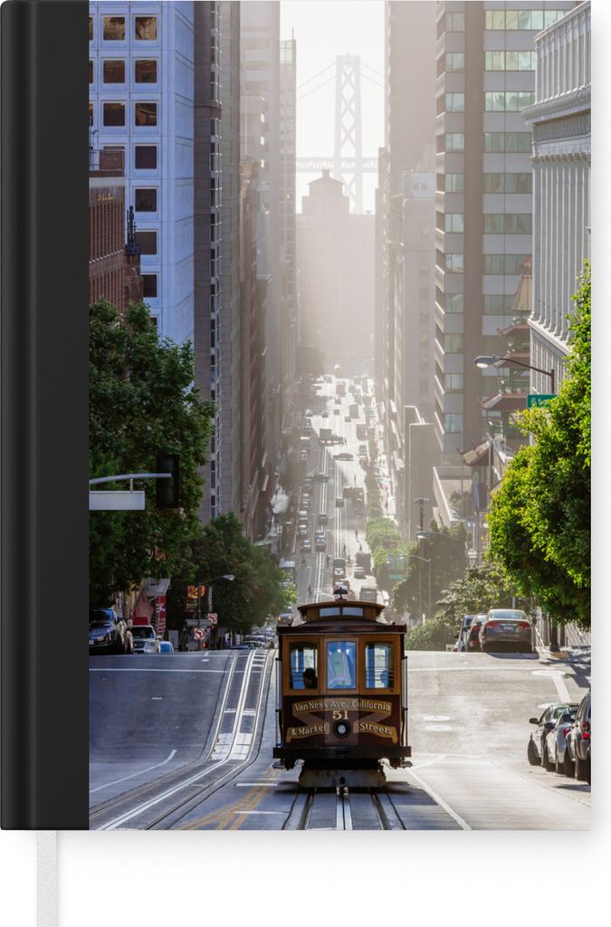 MuchoWow Notizbuch Tagebuch Haushaltsbuch Notebook A5 Die Sonne scheint voll auf eine fahrende Straßenbahn in San Francisco - Notizblock - Notiz...