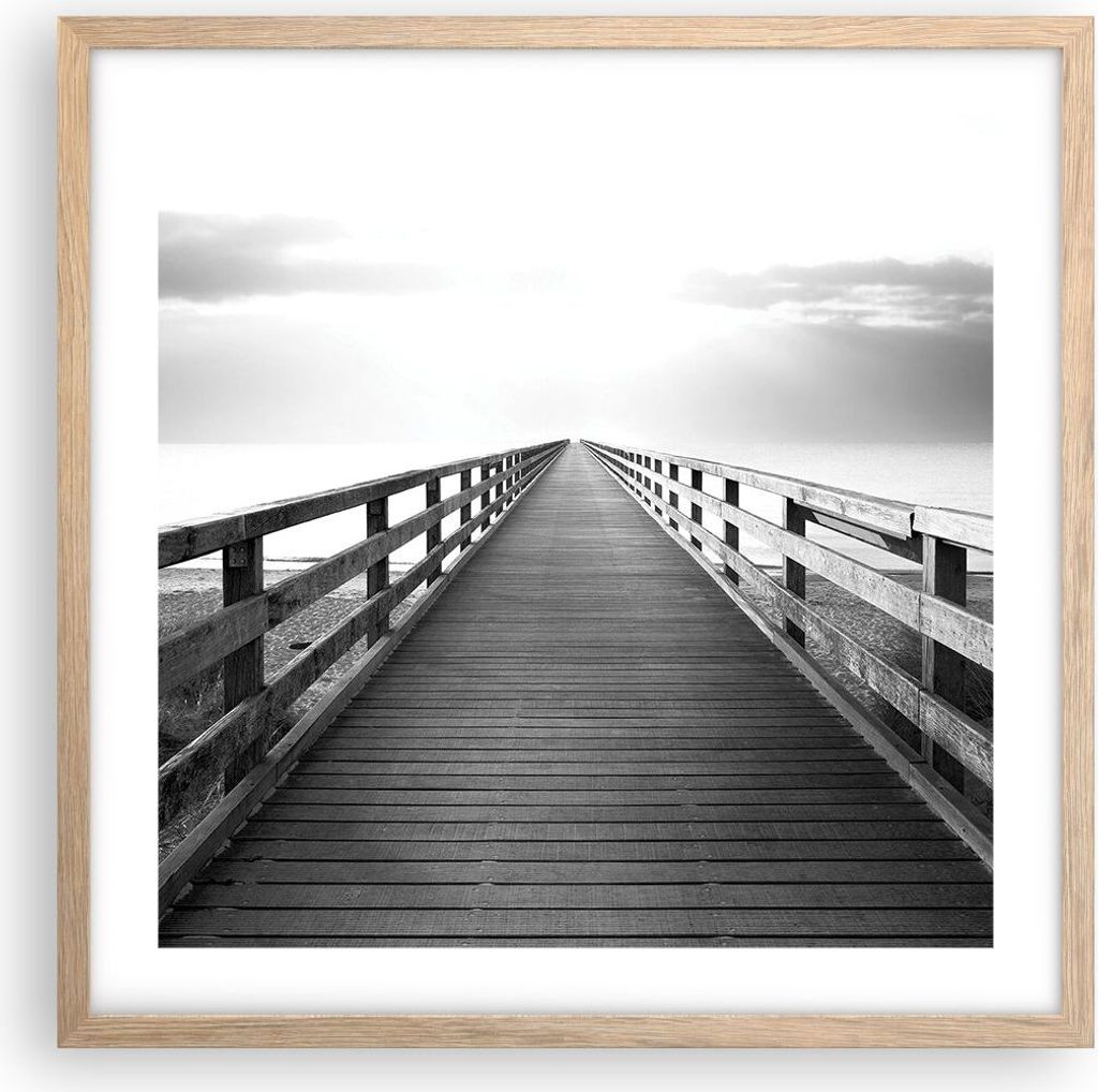 Gerahmtes Poster - Rahmen in heller Eiche - Pier Perspektive Schwarzweiß - 50x50 cm - Wand Bild - Wanddeko - Wandbilder - Kunstposter - Wandposter...