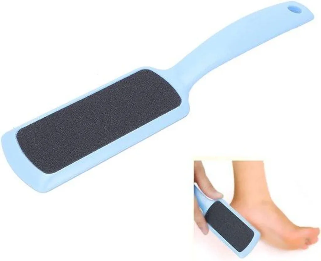 Éliminateur de callosités double face : Finis les talons fendillés