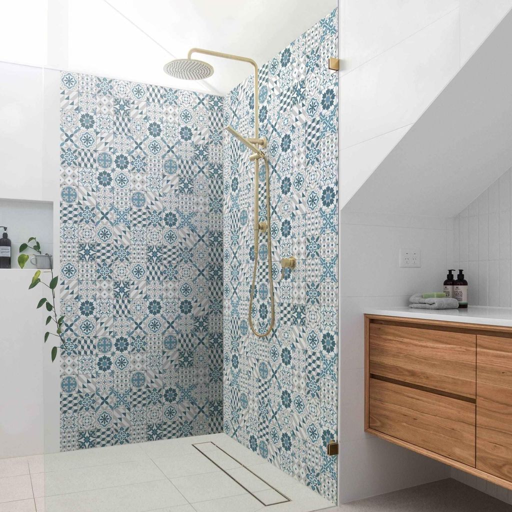 Duschrückwand mit Motiv selbstklebend - 0.35 mm Wandpaneel wasserfest Design blau Fliesenoptik Illustration Badrückwand fugenlos Smart matt 90x20...