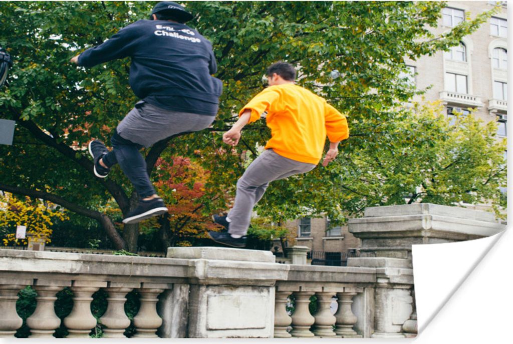 MuchoWow Poster Parkour-Sportler in einer Stadt 160x120 cm - Foto Plakat