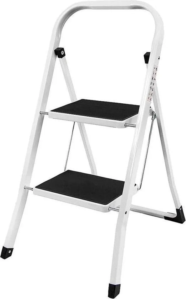 Échelle pliante 2 plans stable pour éviter les chutes lors du bricolage