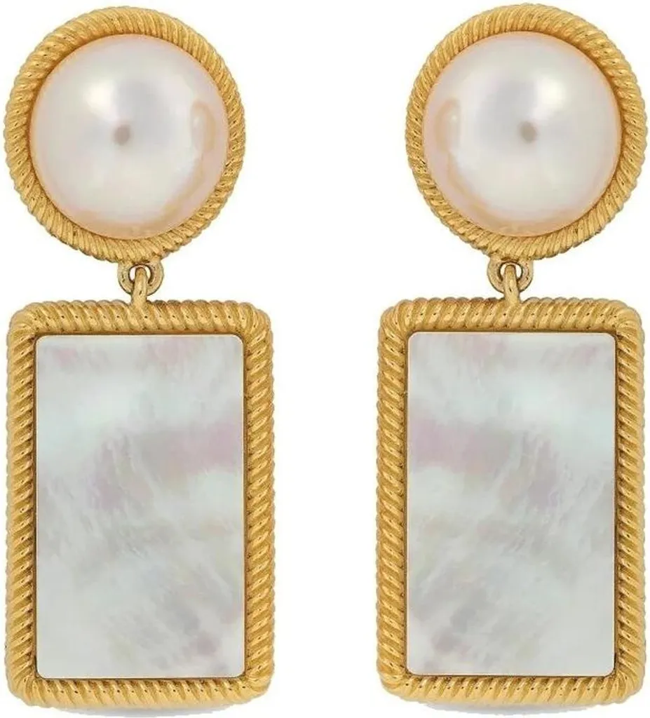 Puces d'oreilles en perle blanche Majorica et métal doré chic