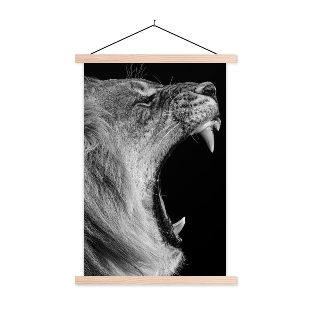 MuchoWow Textilposter Tiere - Löwe - Schwarz - Weiß - Porträt 40x60 cm mit holzfarbenen Rahmen - Poster