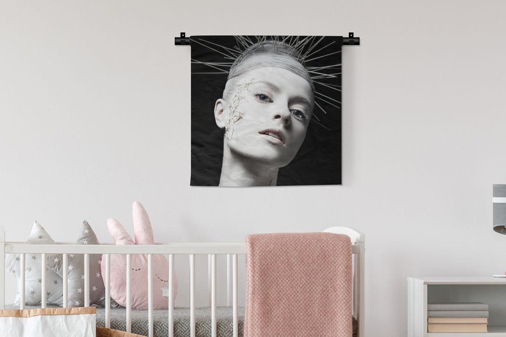 MuchoWow Wandteppich Wandbehang Frau - Weiß - Blau 60x60 cm Tapisserie Dekoration Wandtuch - Dekorationen - Wand Decke