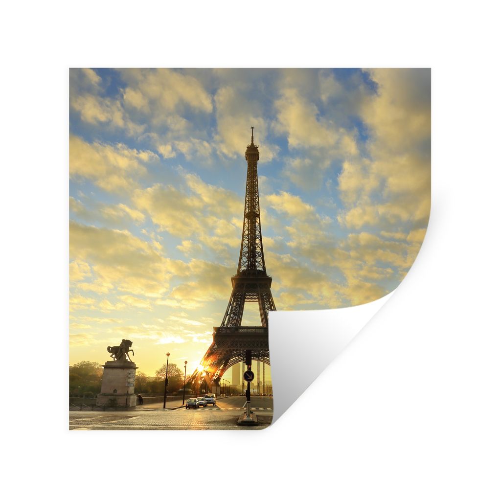 MuchoWow Wandtattoo Wandsticker Wandaufkleber Der Eiffelturm mit einem einzigartigen orangefarbenen Himmel aufgrund der tiefstehenden Sonne 100x1...