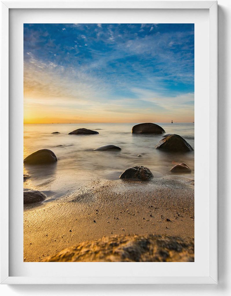 Sonnenaufgang an der Ostsee– Wandbild mit Rahmen – Gerahmtes Bild – Wanddekoration – 60x80 cm – Weiß Rahmen