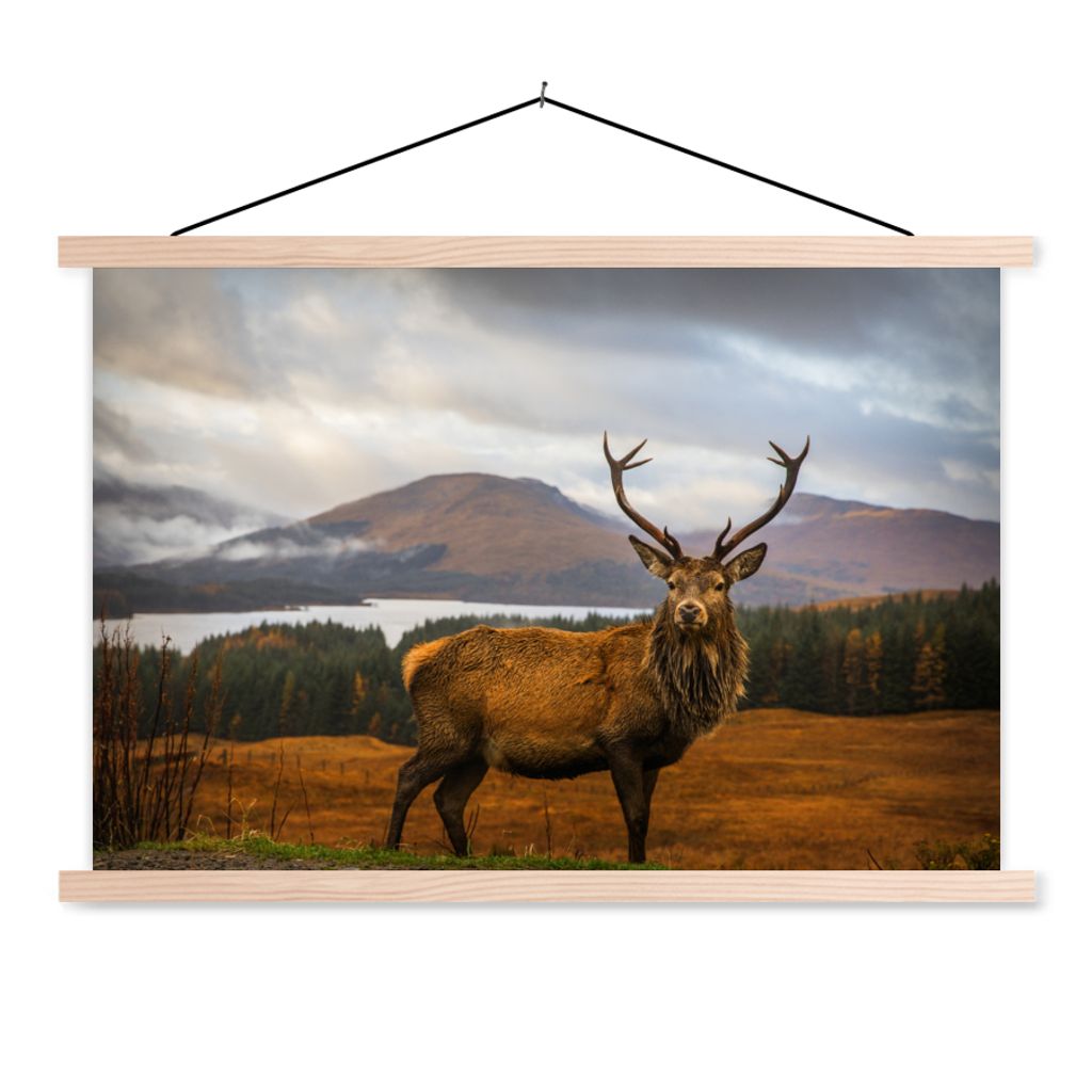 MuchoWow Textilposter Hirsche - Berge - Wasser - Landschaft - Tiere - Bäume 120x80 cm mit holzfarbenen Rahmen - Aufhängeset