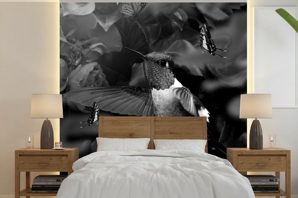 MuchoWow Fototapete für Wohnzimmer oder Schlafzimmer Wandtapete Vinyl Motivtapete Kolibri zwischen rosa Blumen und Schmetterlingen - schwarz und...