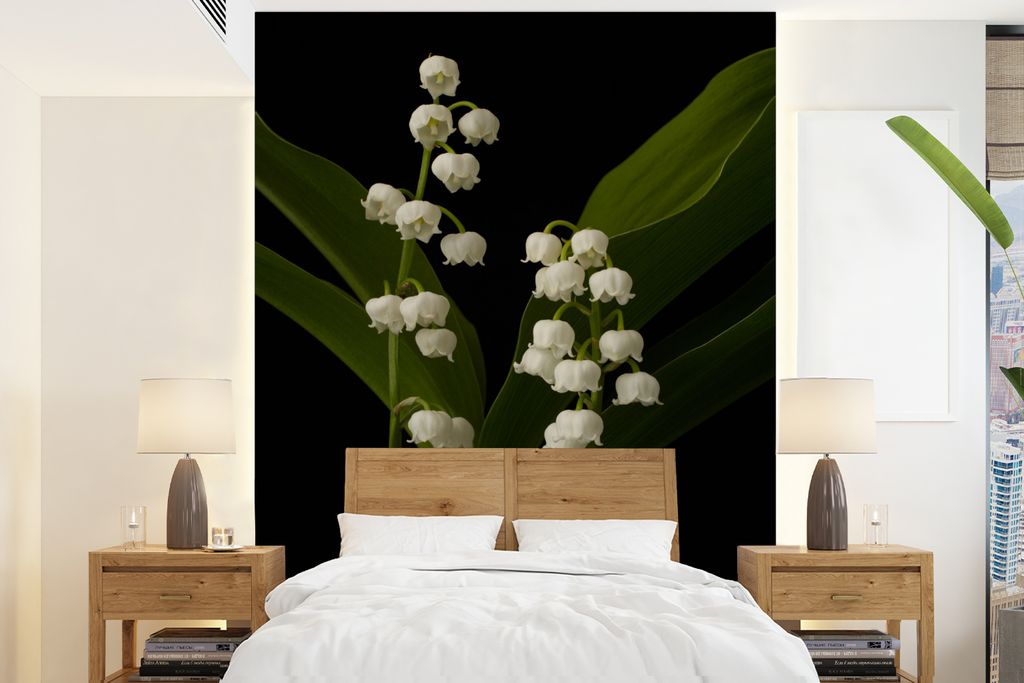 MuchoWow Fototapete für Wohnzimmer oder Schlafzimmer Wandtapete Vinyl Motivtapete Zwei Maiglöckchenblüten im Dunkeln - 165x220 cm - Wanddekora...