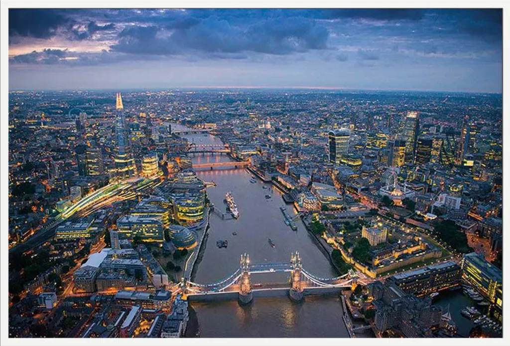 Affiche Londres encadrée Shinsuke en plastique blanc et verre acrylique