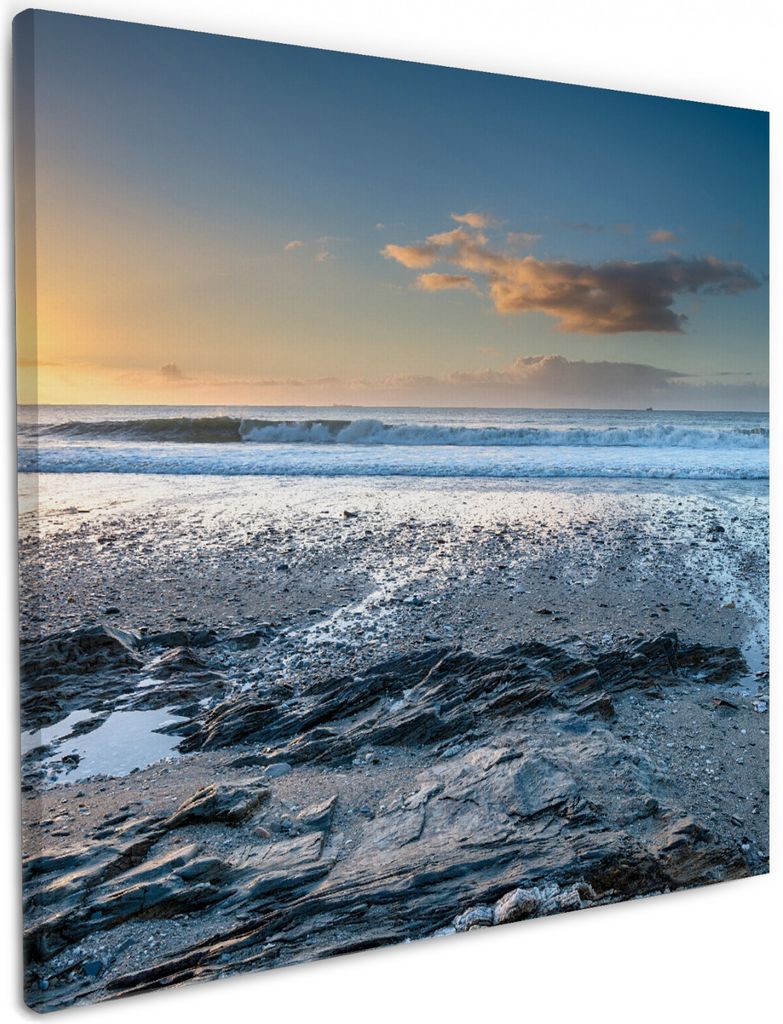 Wallario Premium Leinwandbild Einsamer Strand in Cornwall England in Größe 50 x 50 cm