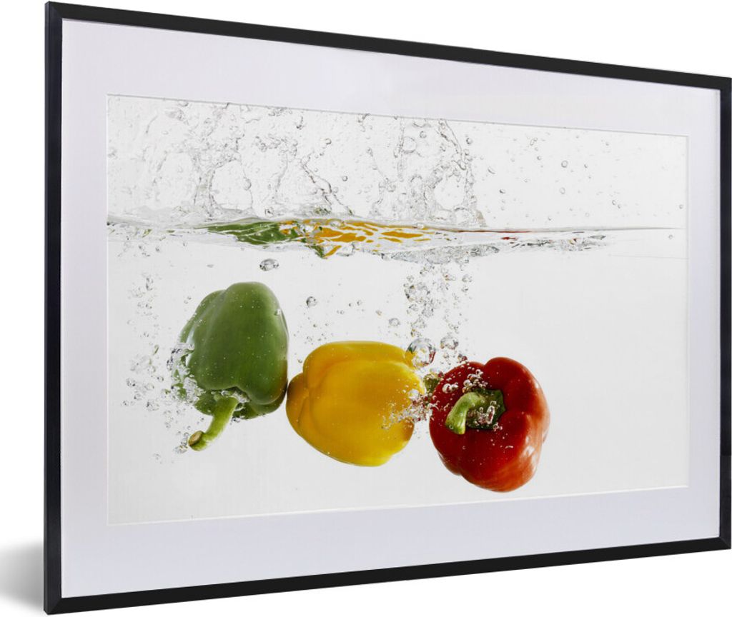 MuchoWow MuchoWow Gerahmtes Poster Paprika - Wasser - Gemüse 60x40 cm - Poster mit zchwarzem Bilderrahmen - Schlafzimmer - Plakat in Rahmen - ...