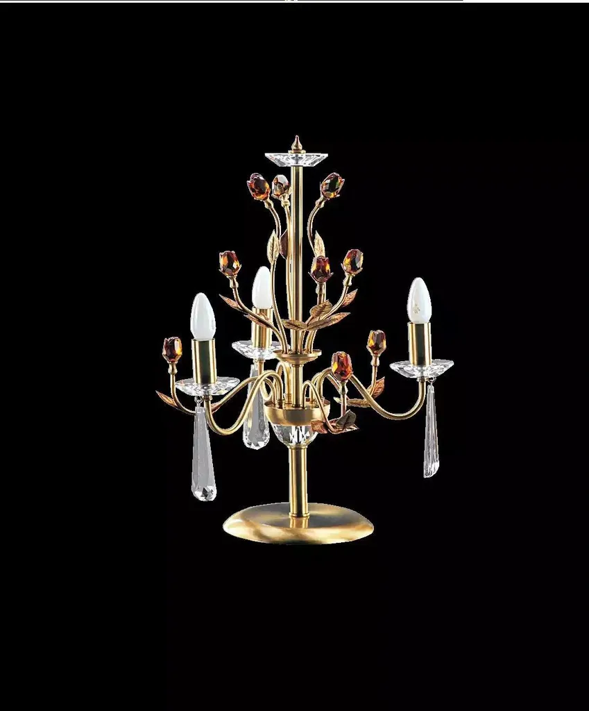 Illuminer un intérieur sombre avec la lampe cristal doré luxe chic - T1
