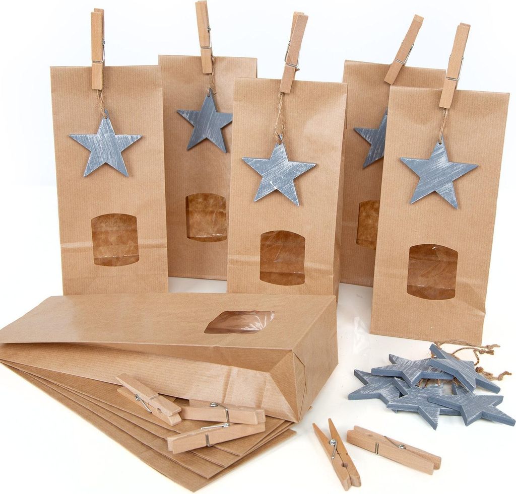 10 Stück kleine braune Weihnachtstüten Papiertüten 10,5 x 6,5 x 29 cm MIT Sicht-FENSTER + 10 natur Holzsterne + 10 Klammern Verpackung give-away...
