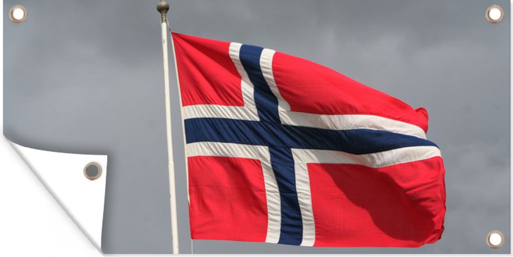 MuchoWow 80x40 cm Outdoor-Poster Gartendeko Sichtschutz Garten Poster für den Garten Die norwegische Flagge weht vor einem grauen, regnerischen...
