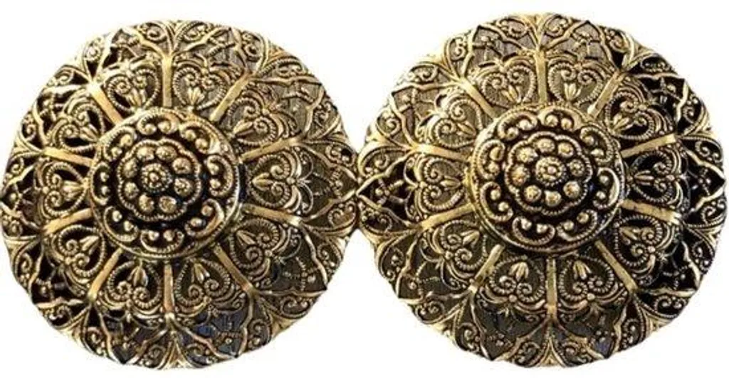 Broche dirndl en or filigrane 90x45mm en métal léger - Fabrication Allemagne