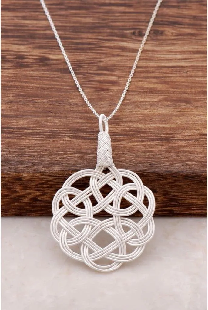 Collier en argent fin 1000 Kazaziye : nœud d'amour tressé à la main