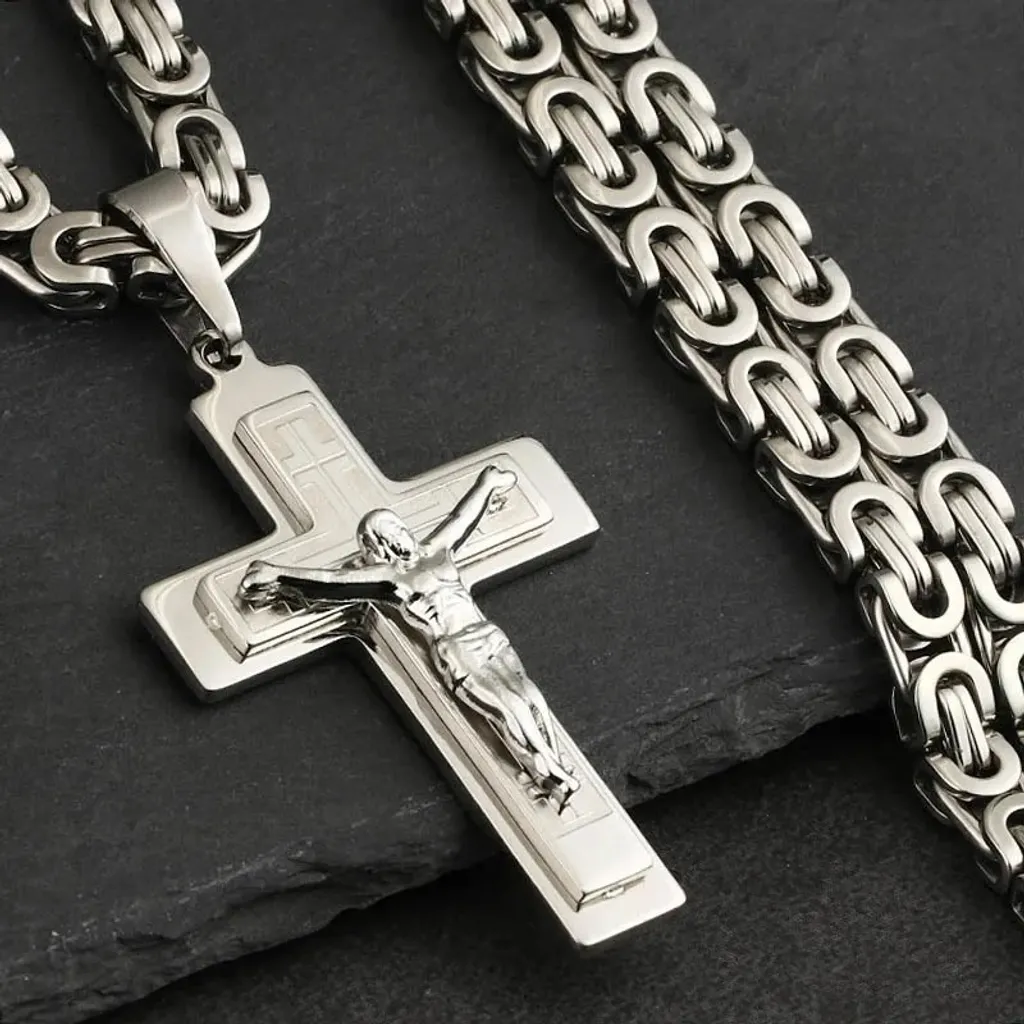 Collier croix argentée pour homme, maille robuste et finition RE-32528
