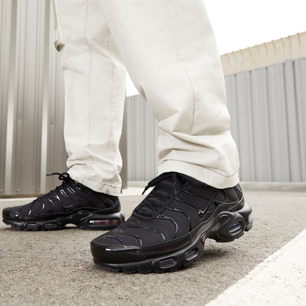 Black leather air max plus online