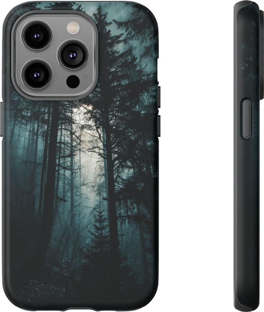 Dunkle Silhouetten im Nebelwald – Hülle Kompatibel mit iPhone 14 Pro