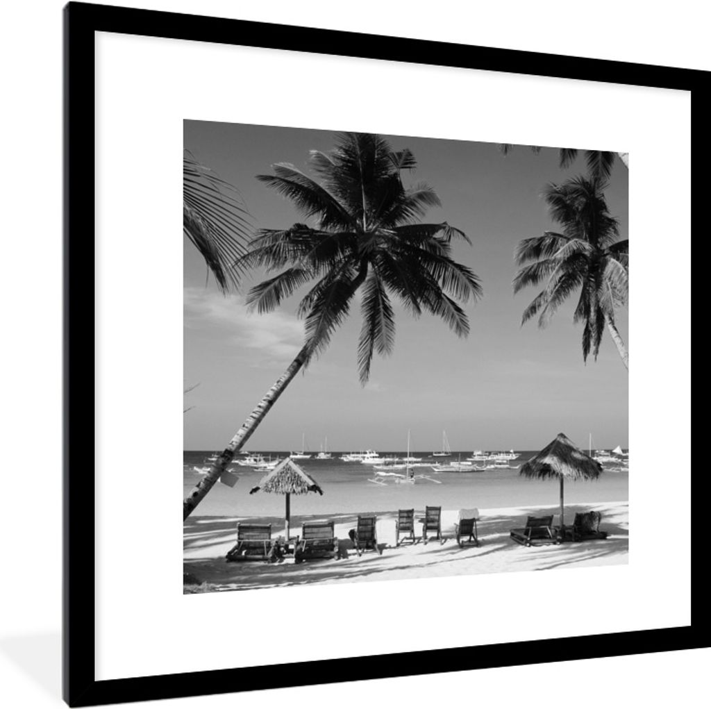 MuchoWow MuchoWow Gerahmtes Poster Palmen und Liegestühle am Strand von Boracay - schwarz und weiß 40x40 cm - Poster mit zchwarzem Bilderrahm...