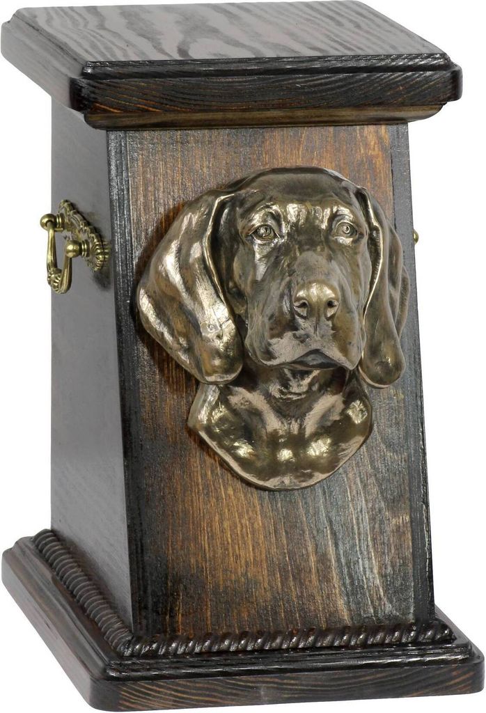 Weimaraner, Weimaraner Vorstehhund eine Ascheurne für Hunde, eine elegante Urne mit einer Statue, eine Gedenkurne mit dem Porträt eines Hundes vo...