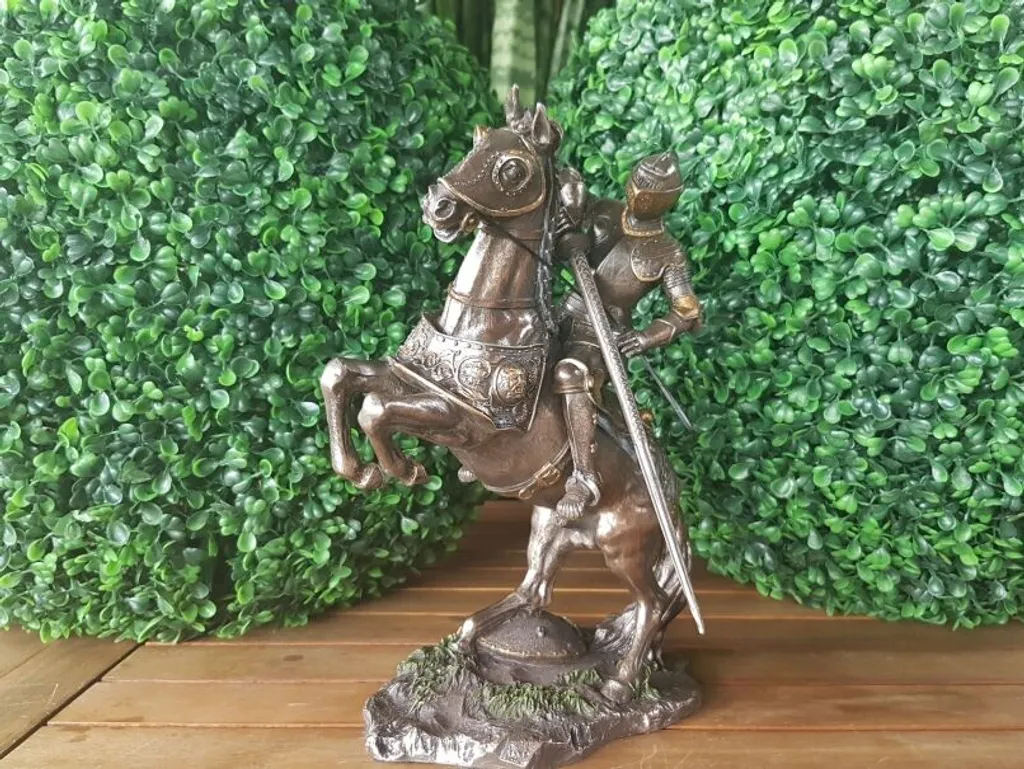 Regalo Prestigioso: Statuetta Cavaliere Medievale Veronese 2.2KG