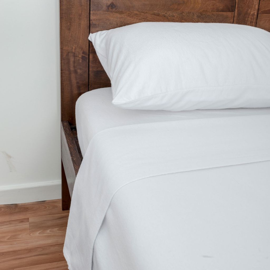 HOMESCAPES Weißes Bettlaken aus 100% Flanell, Fadendichte 180, Double 224 x 245 cm